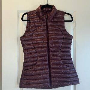 2105. Lululemon Pack It Down Vest *Shine